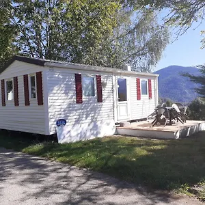 https://camping-municipal-la-prade.midi-pyreneeshotels.com