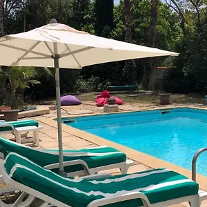 https://le-bonheur-avec-piscine-et-jardin.fr-provencehotel.com